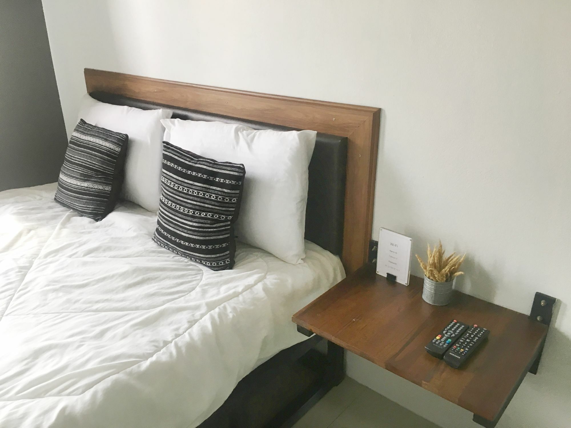 The Room Apartment Сураттхани Экстерьер фото